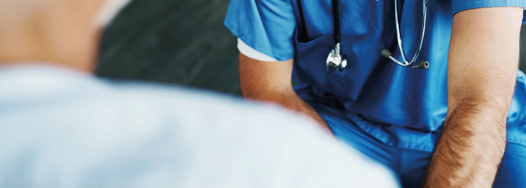 Foto: Arzt und Patient im Gespr&auml;ch